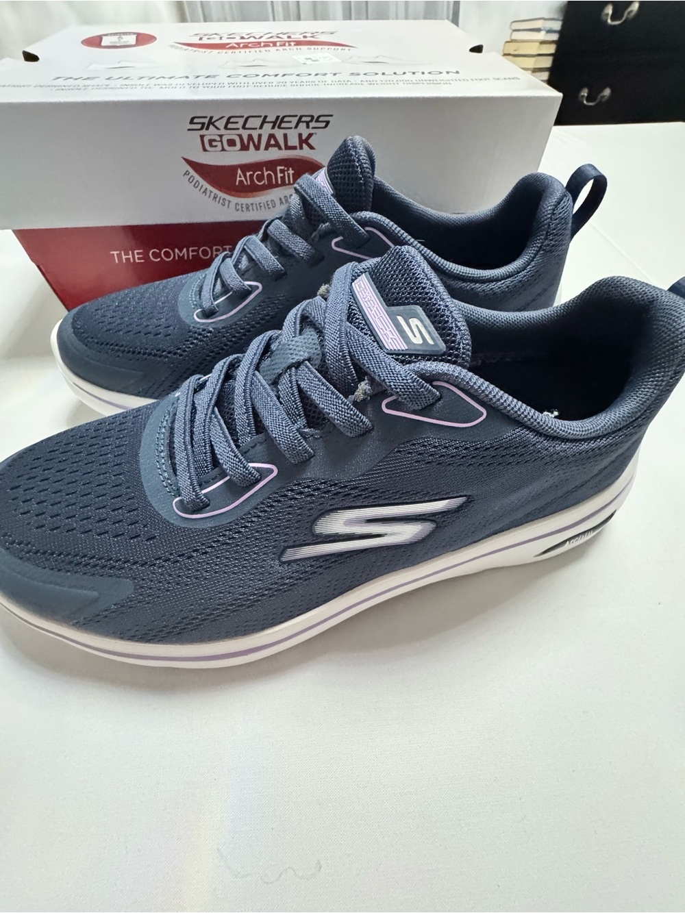 Skechers GO WALK Arch Fit 2.0 - Cassy Sneakers - NIB / NWT
